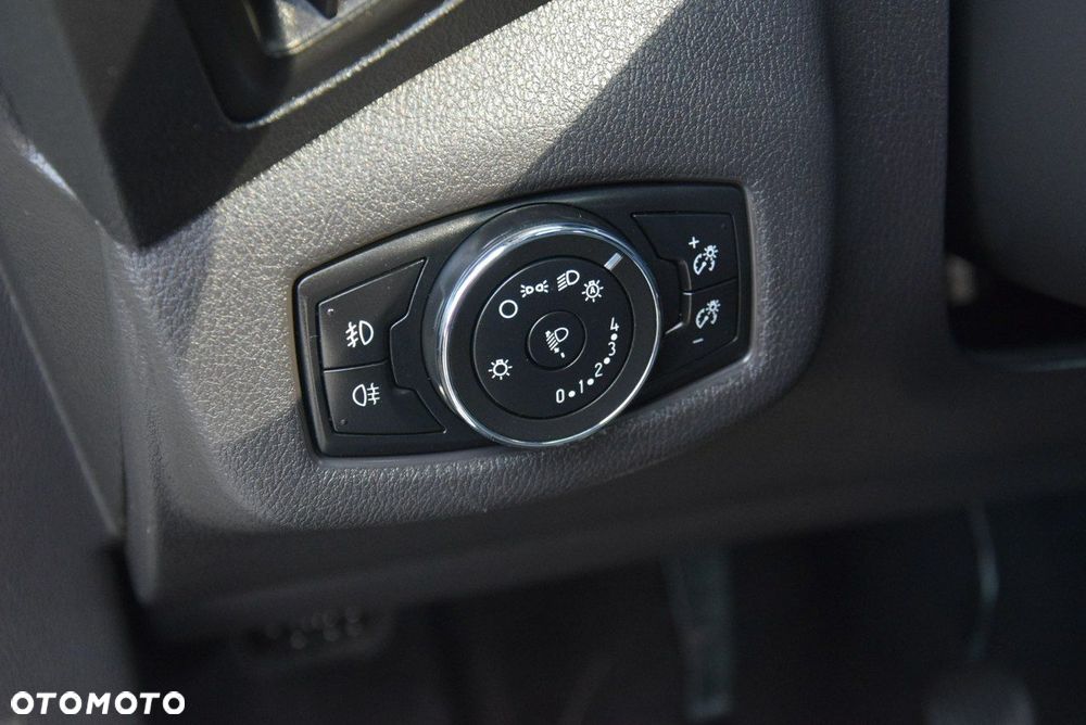 Ford Tourneo Connect 1.6 TDCi Titanium - 24