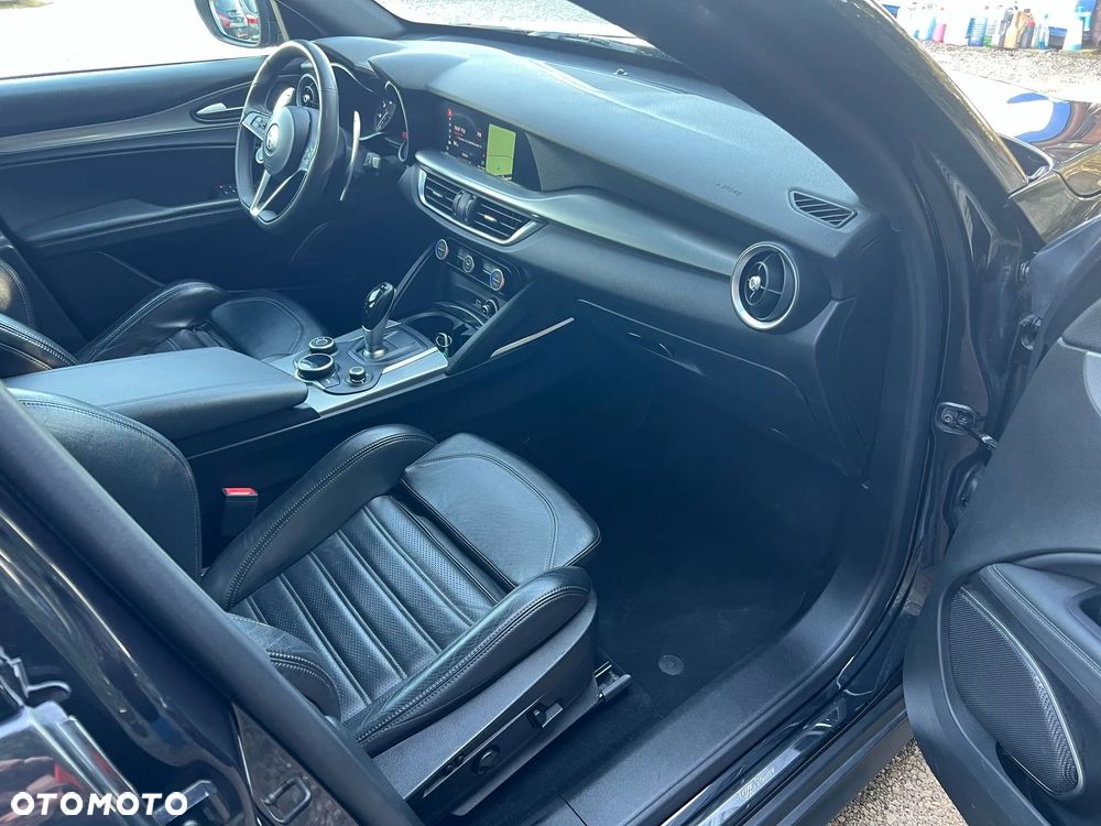 Alfa Romeo Stelvio 2.2 JTDM Executive Q4 - 12