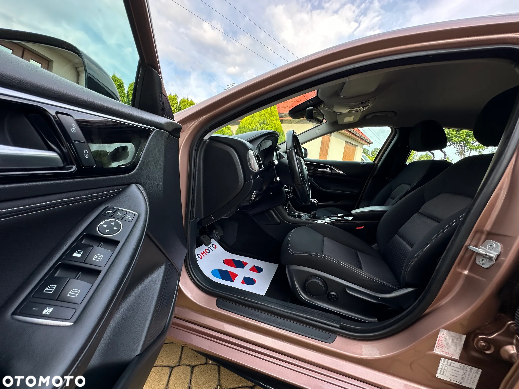 Infiniti Q30 1.5d Premium Tech Cafe Teak - 19