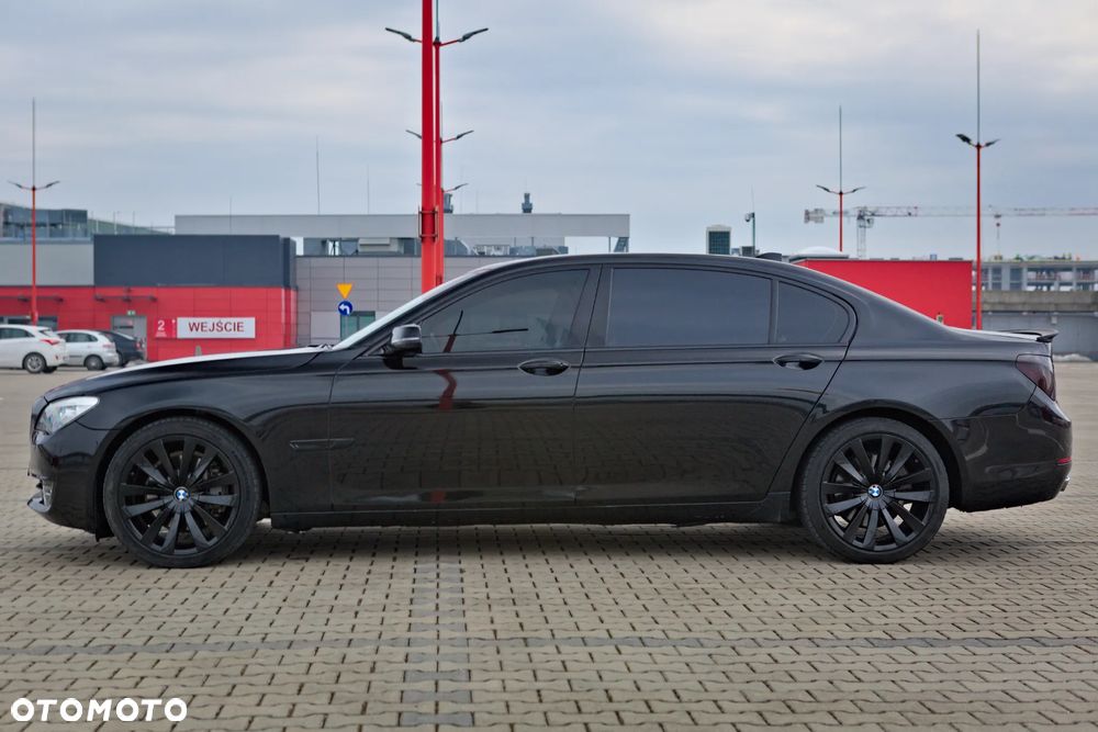 BMW Seria 7 740i - 11