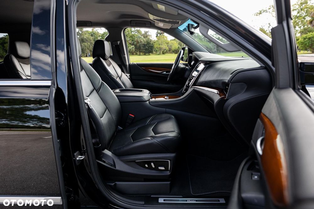 Cadillac Escalade - 19
