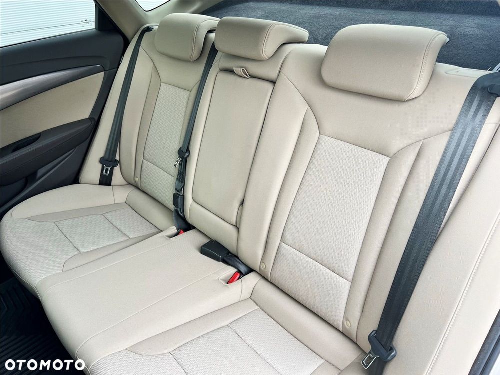 Hyundai i40 1.7 CRDi BlueDrive Business DCT - 27