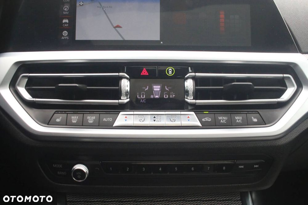 BMW Seria 3 330i xDrive M Sport - 22
