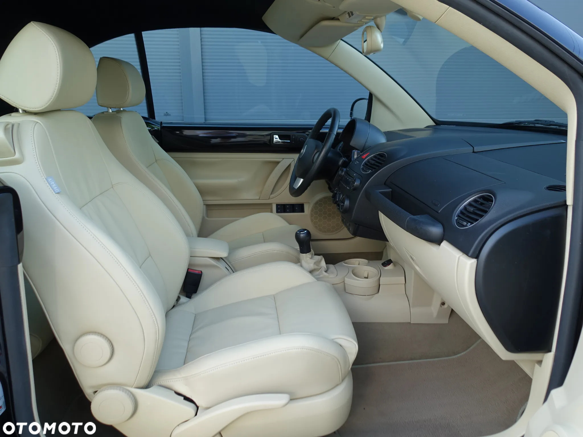 Volkswagen New Beetle Cabriolet 1.8 - 19