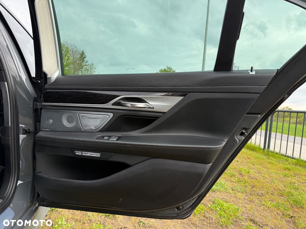 BMW Seria 7 750Li - 25