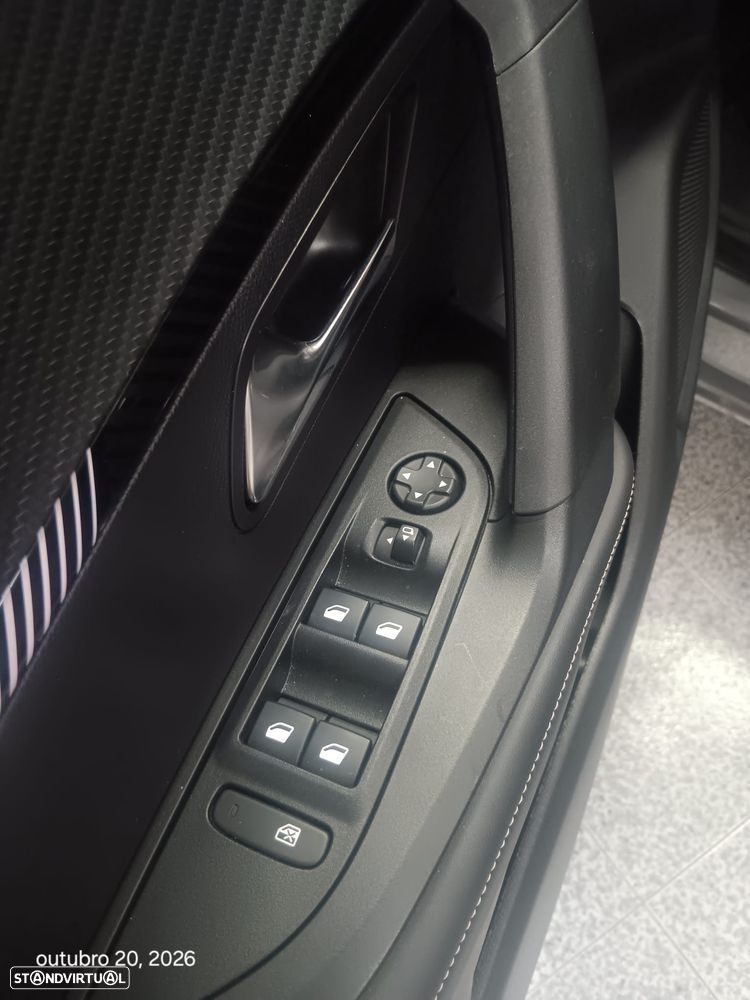 Peugeot 2008 1.2 Hybrid Allure e-DCS6 - 12