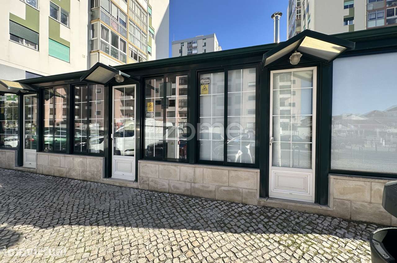Loja com 2 espaços (R/C + Cave), em Carcavelos - Grande imagem: 2/15