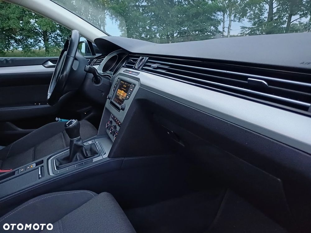 Volkswagen Passat - 18