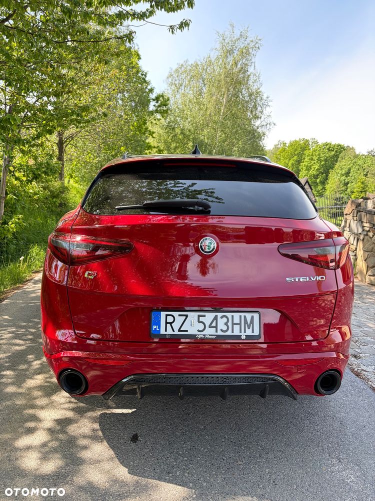 Alfa Romeo Stelvio 2.0 Turbo 16V AT8-Q4 Veloce Ti - 4