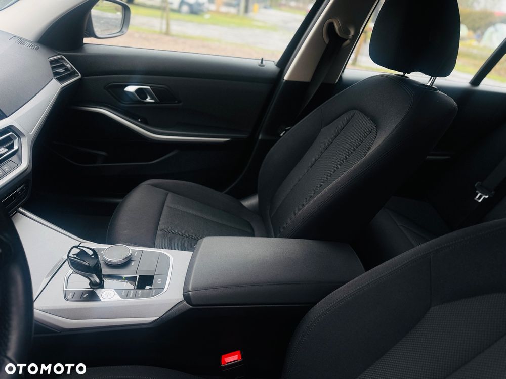 BMW Seria 3 320d Sport Line Shadow - 14