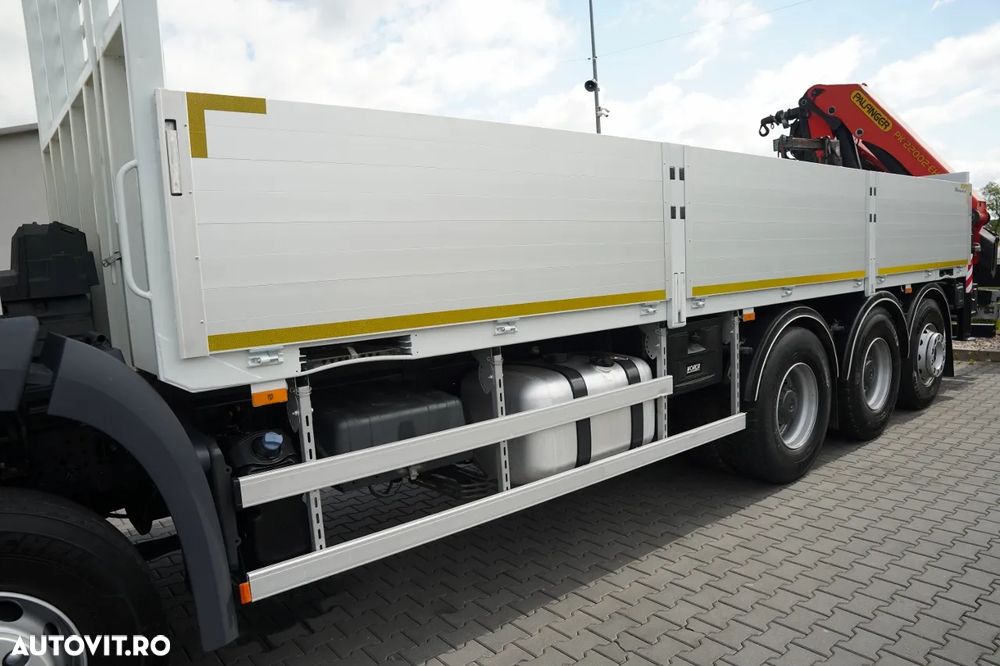 Mercedes-Benz AROCS 3246 / TRIDEM / 8X4 / LIVRARE - 7,3 M / PODEA REZISTENTĂ / Cuplaj PALFINGER PK 22 002 / Rază de acțiune: 14,5 / FURCĂ PENTRU PALEȚI / - 15