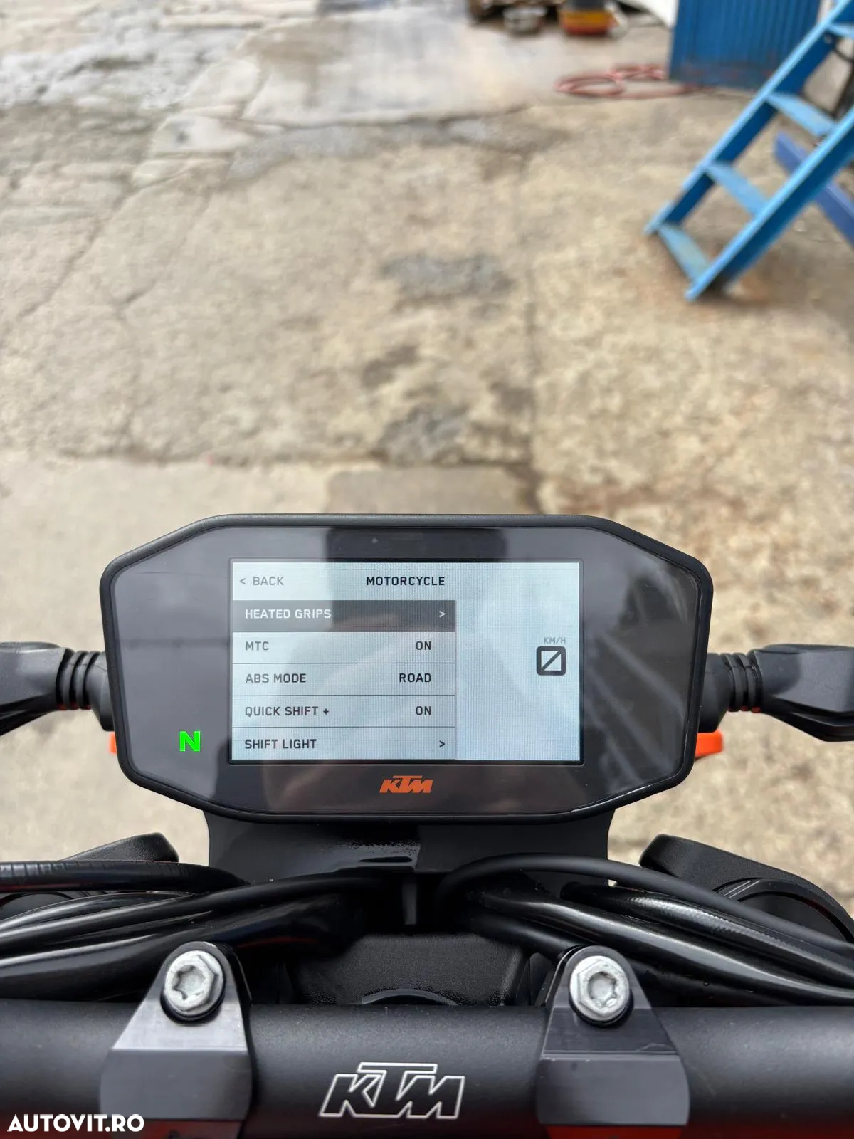 KTM 890 Duke R - 9