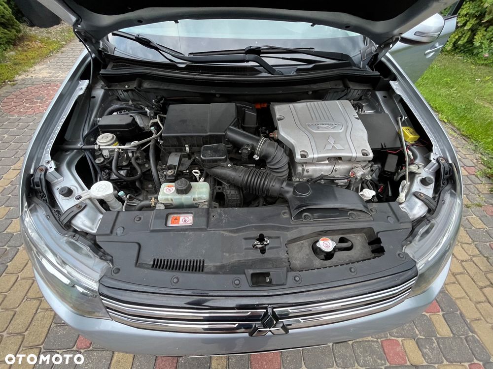 Mitsubishi Outlander - 21