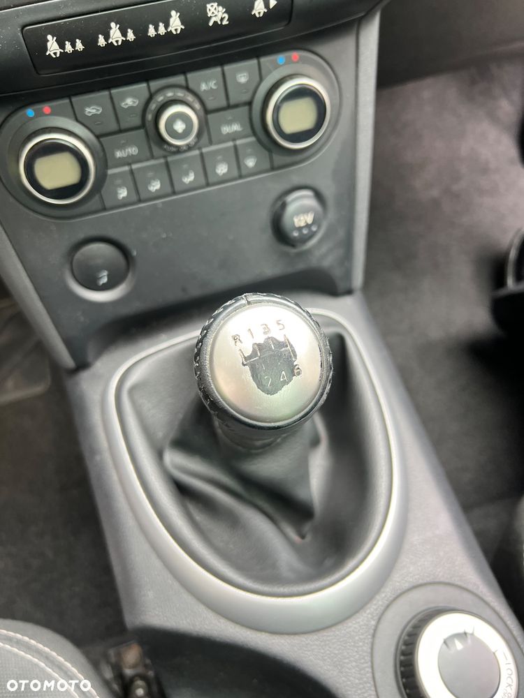 Nissan Qashqai 2.0 4 x 4 tekna - 14