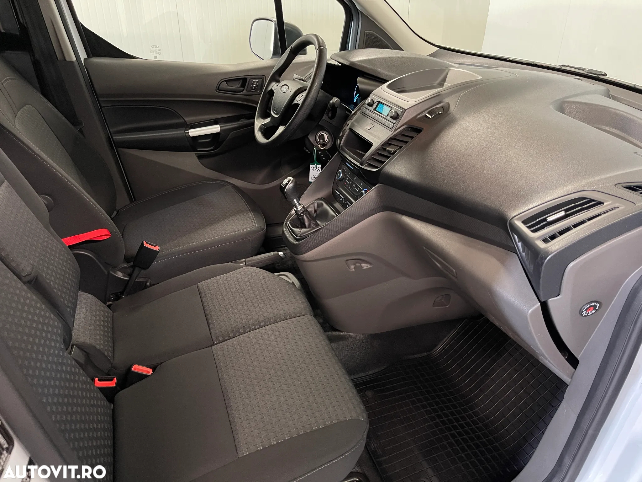 Ford Transit Connect - 8