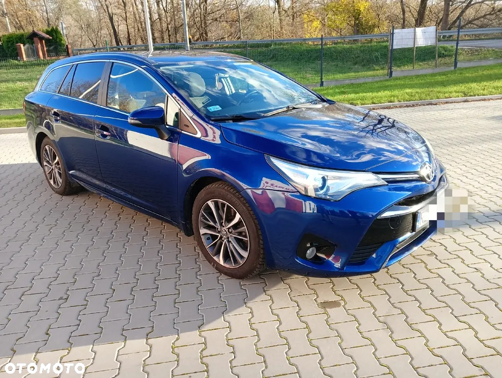 Toyota Avensis 2.0 D-4D Premium - 2