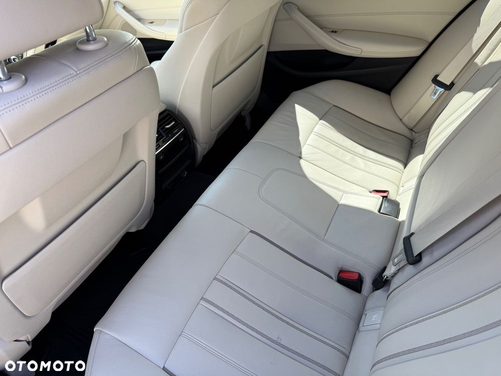 BMW Seria 5 520d xDrive Luxury Line sport - 10