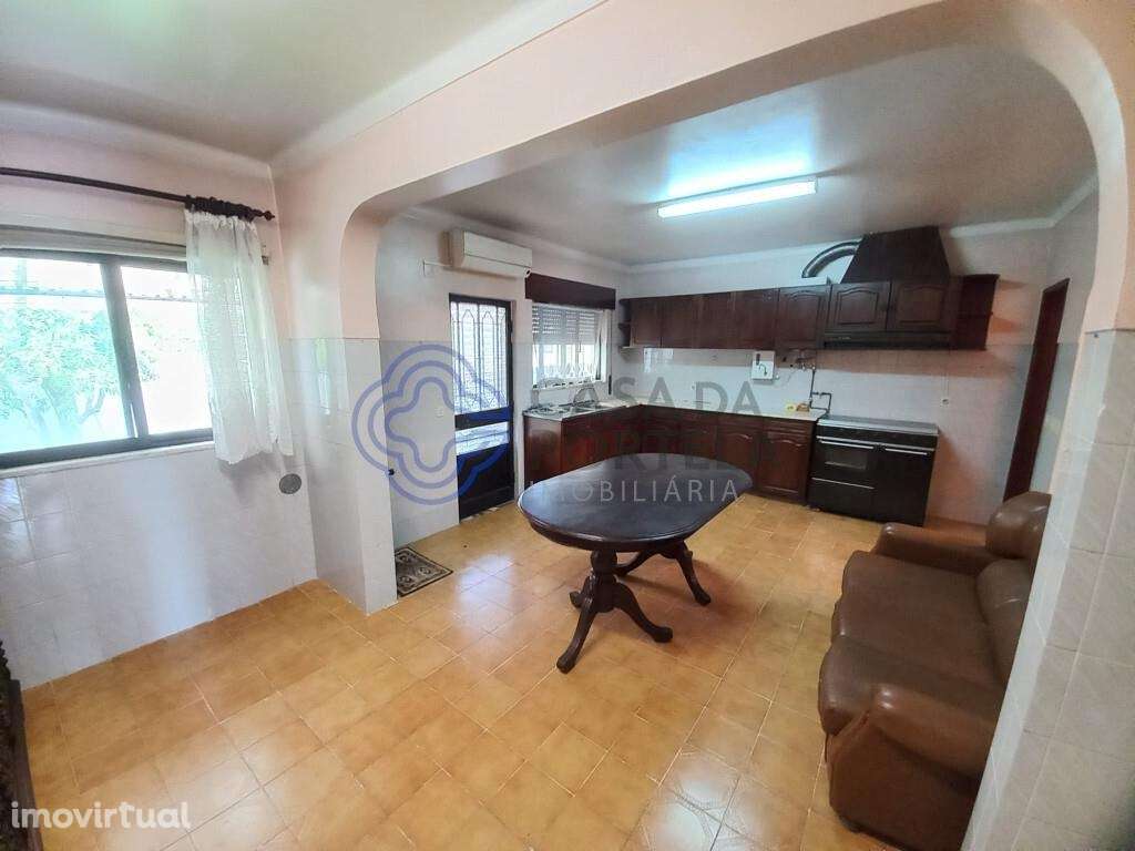 Moradia com 4 quartos, garagem e quintal no Entroncamento - Grande imagem: 5/31