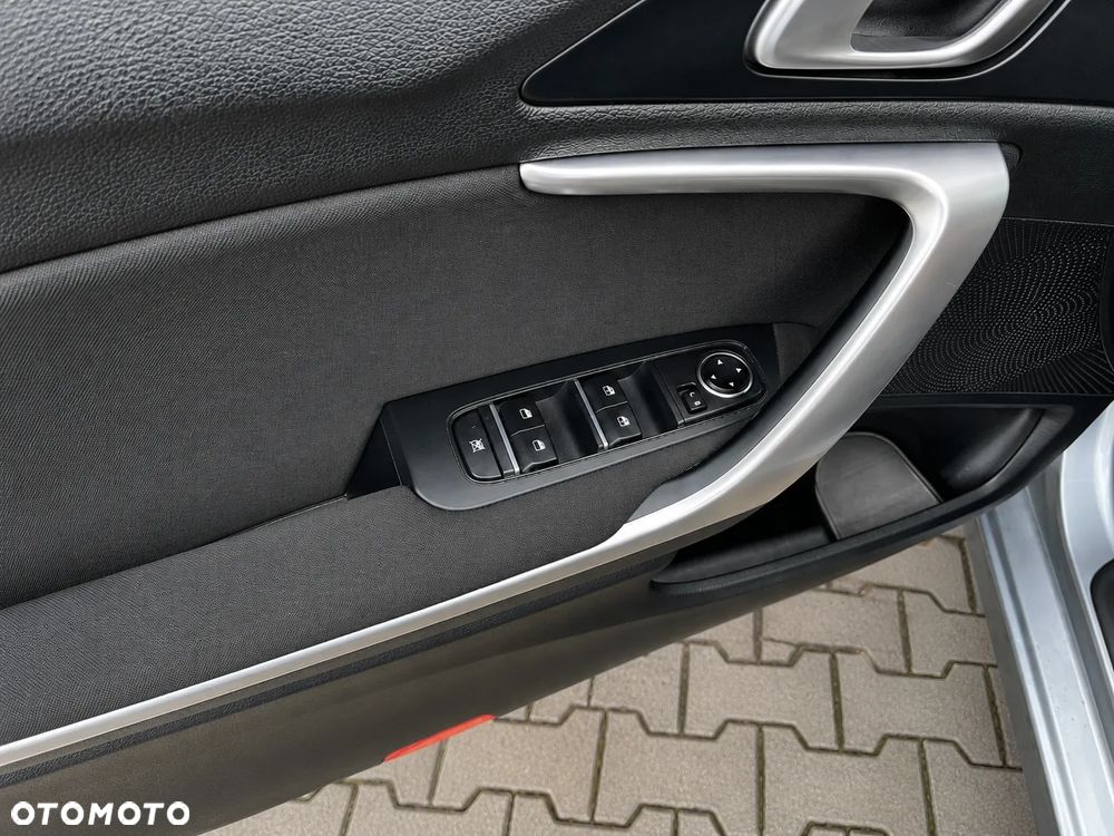 Kia Ceed 1.6 CRDi mHEV M - 12