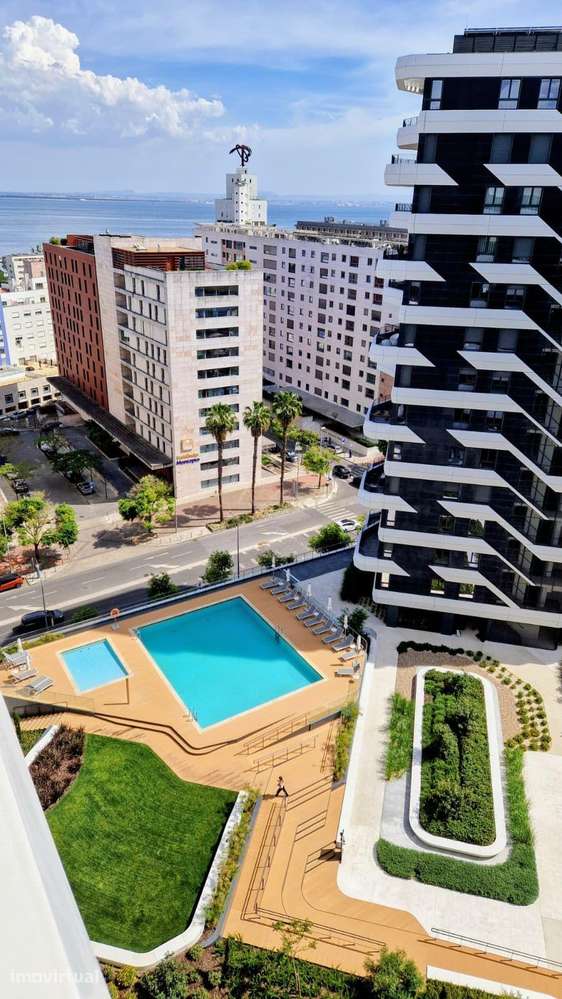 Apartamento T1 no 11 andar: arrecadação e estacionamento no condomínio - Grande imagem: 2/55