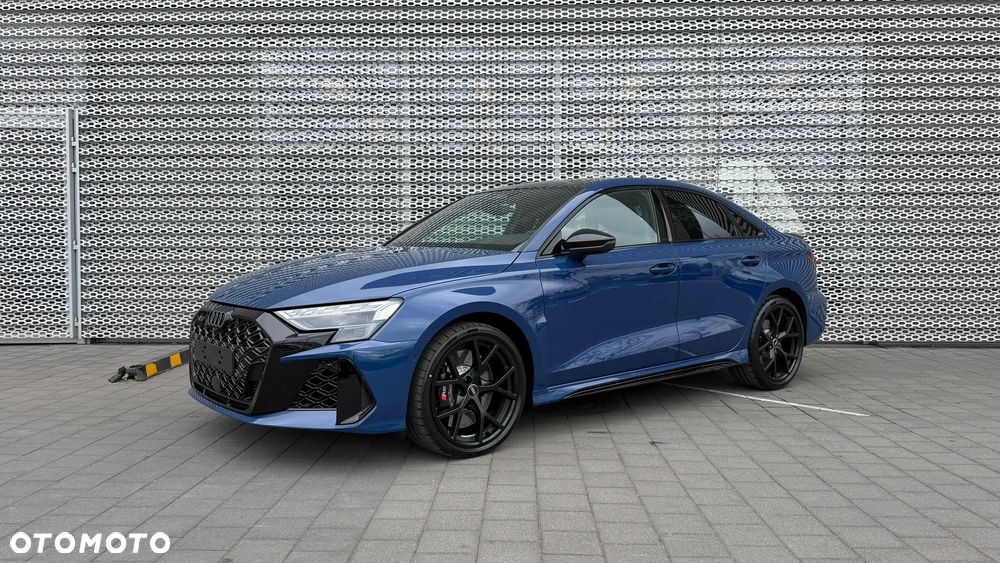 Audi RS3 Limousine - 1