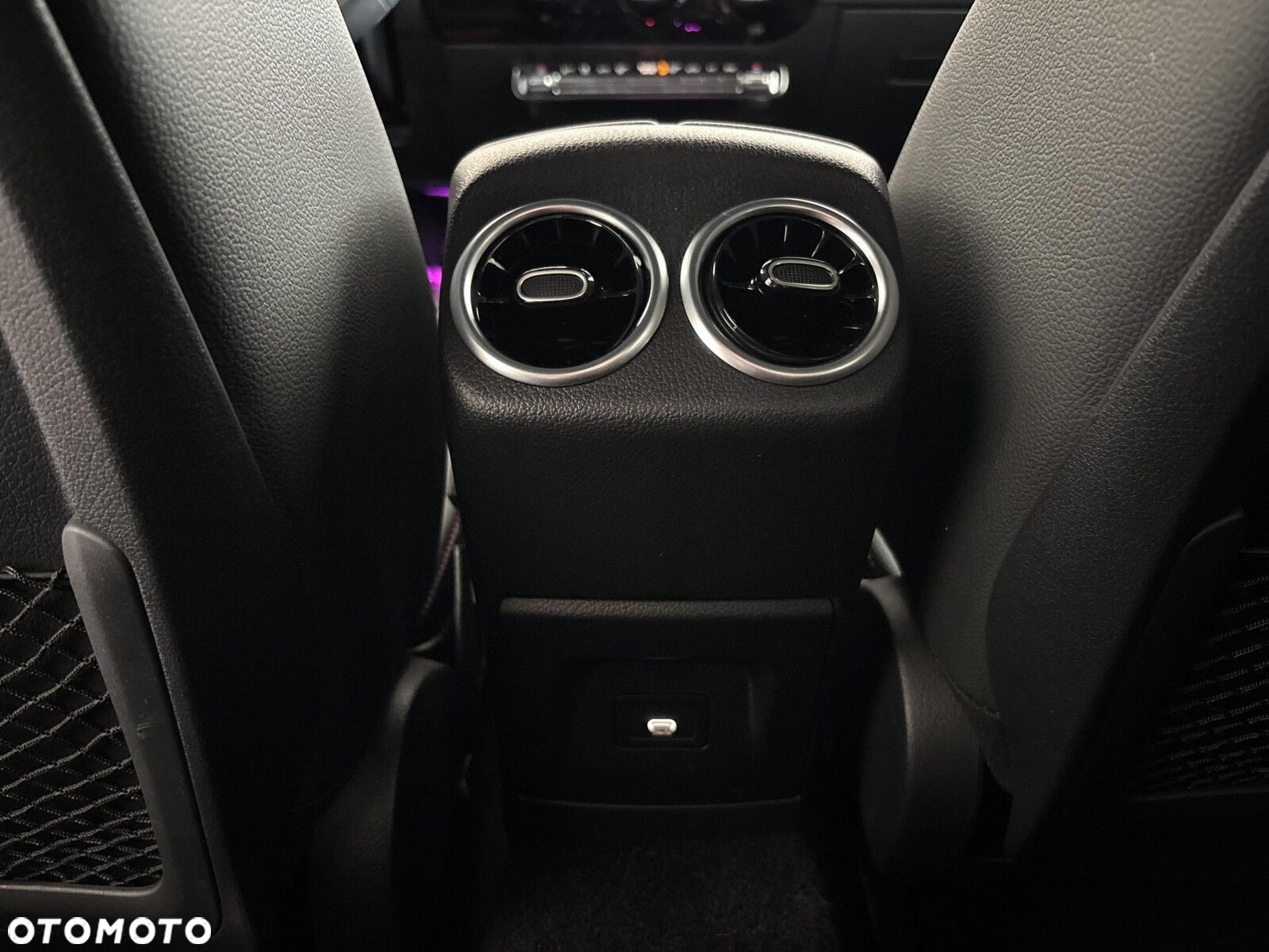 Mercedes-Benz CLA - 24