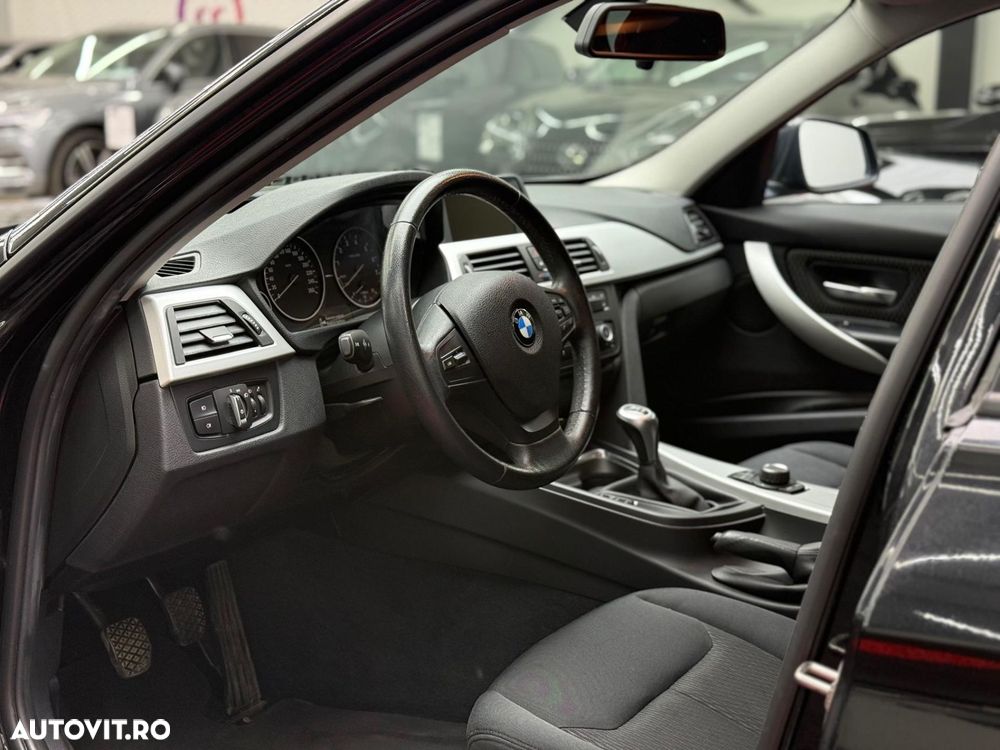 BMW Seria 3 320i - 7