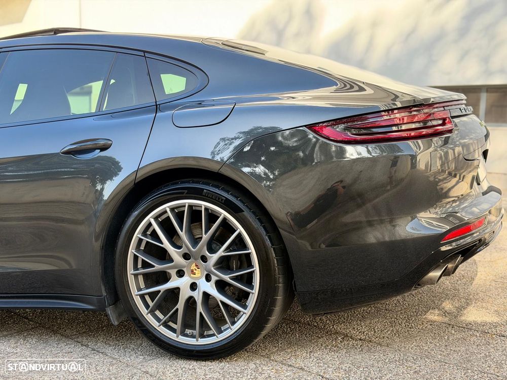 Porsche Panamera 4 E-Hybrid - 5