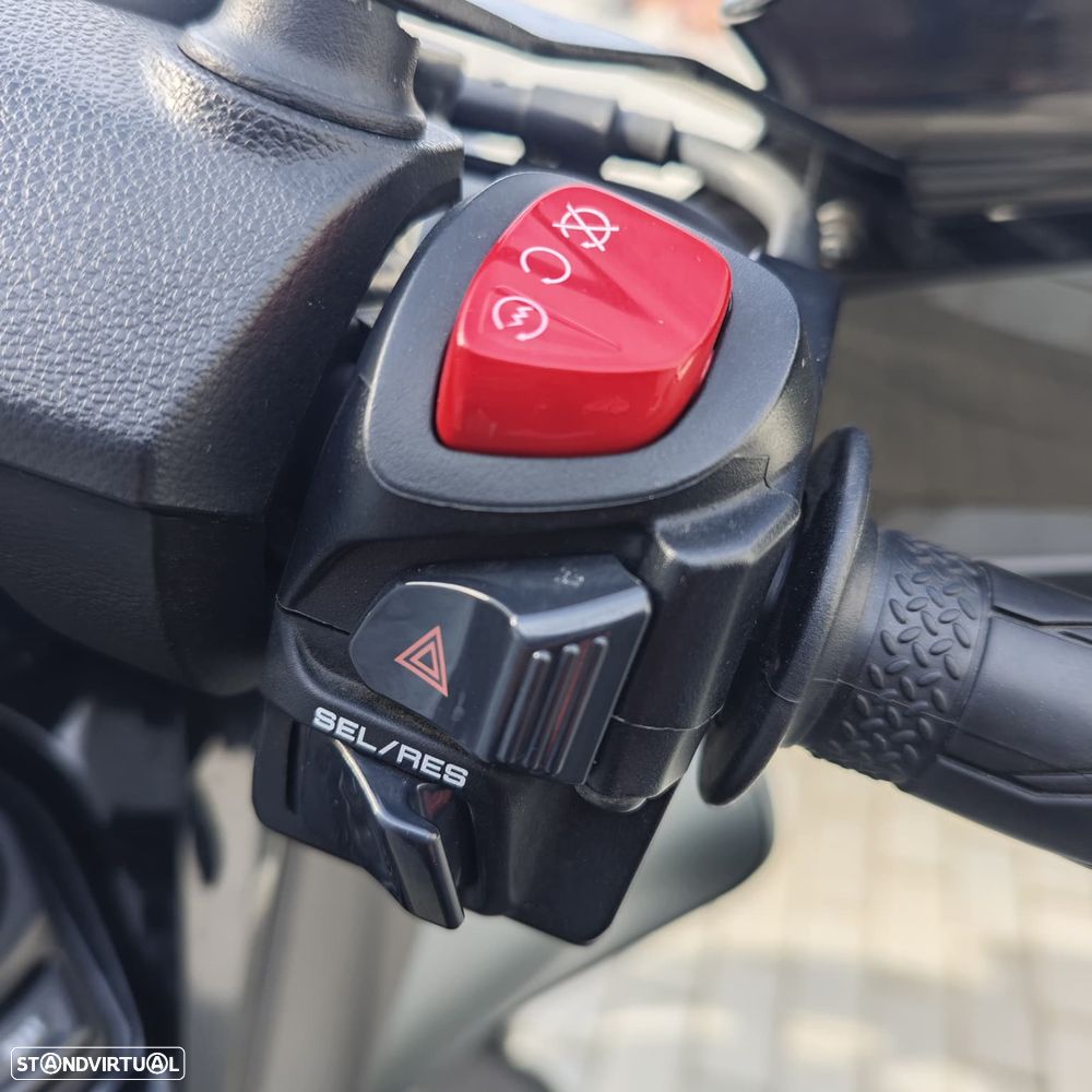 Yamaha Tricity 300 - 6