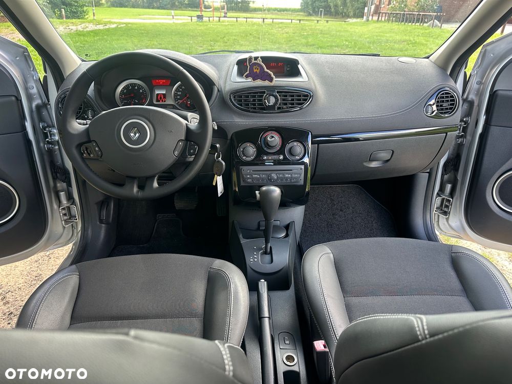 Renault Clio - 32