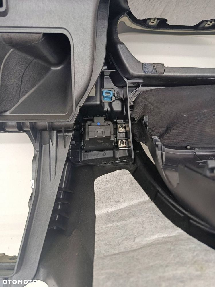 BMW E90 E91 DESKA KONSOLA NAVI KUBKI EUROPA - 11