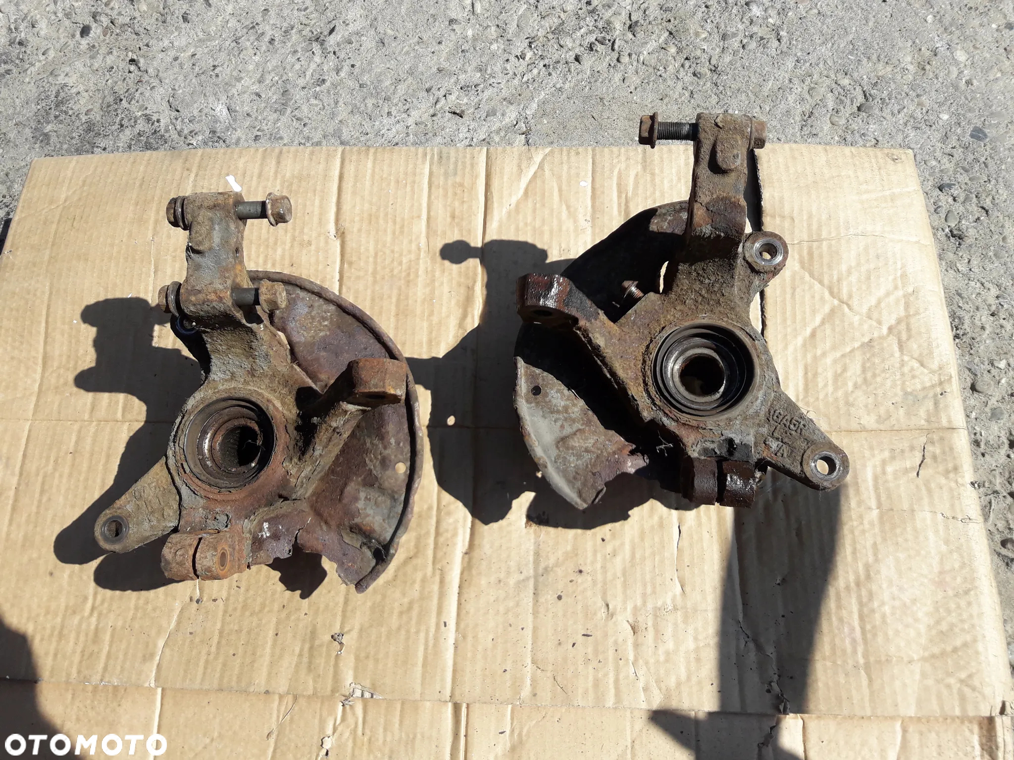 Mazda 626 GE  MX-6 Xedos 6 Probe  2.0 2.5V6 Zwrotnica piasta lewa prawa przód - 2