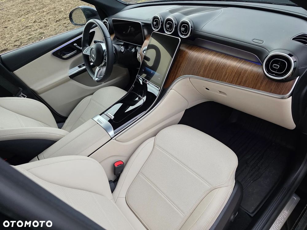 Mercedes-Benz GLC 300 4Matic 9G-TRONIC AMG Line - 11