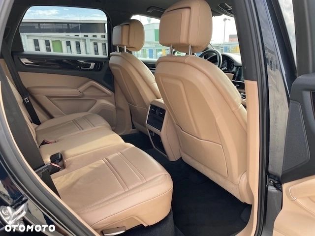 Porsche Cayenne Platinum Edition - 25