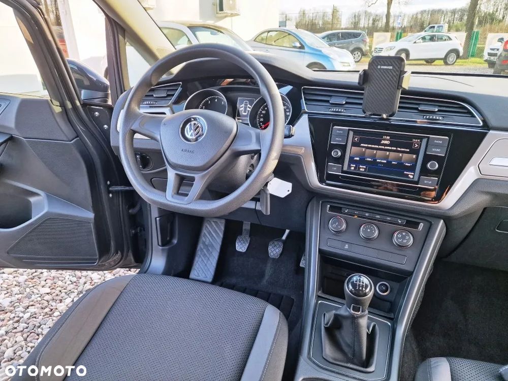 Volkswagen Touran - 11
