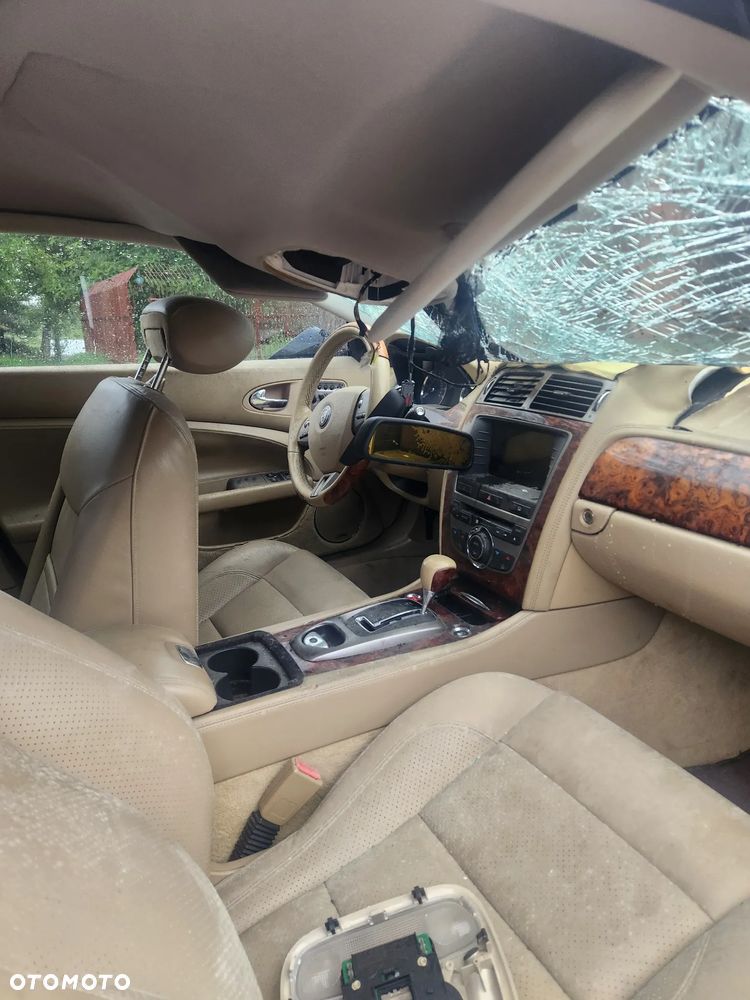 Jaguar XK 4.2 V8 - 7