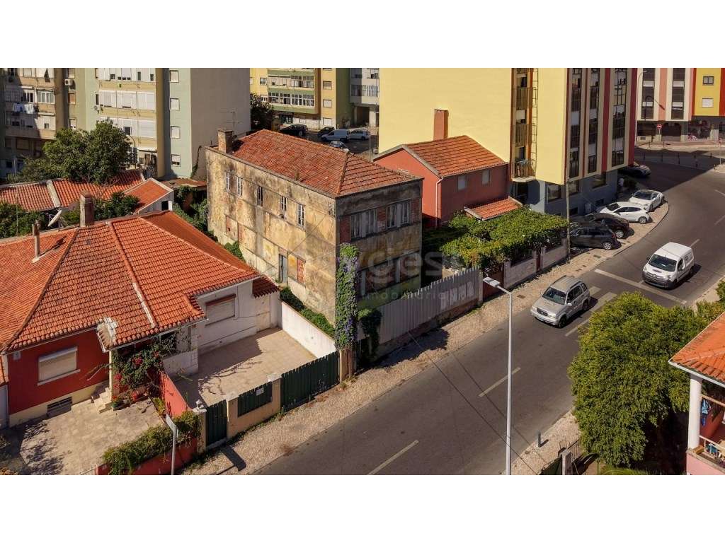 300 m² para transformar num novo projeto na Damaia - Grande imagem: 3/43