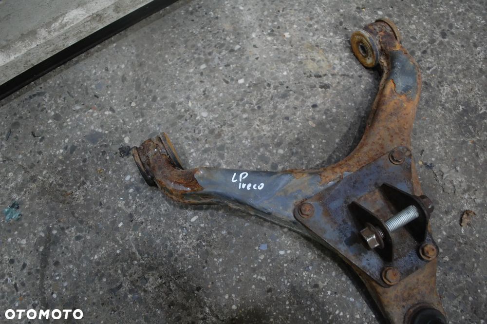 WACHACZ LEWY PRZÓD PRZEDNI DOLNY IVECO DAILY III 2.3 - 2