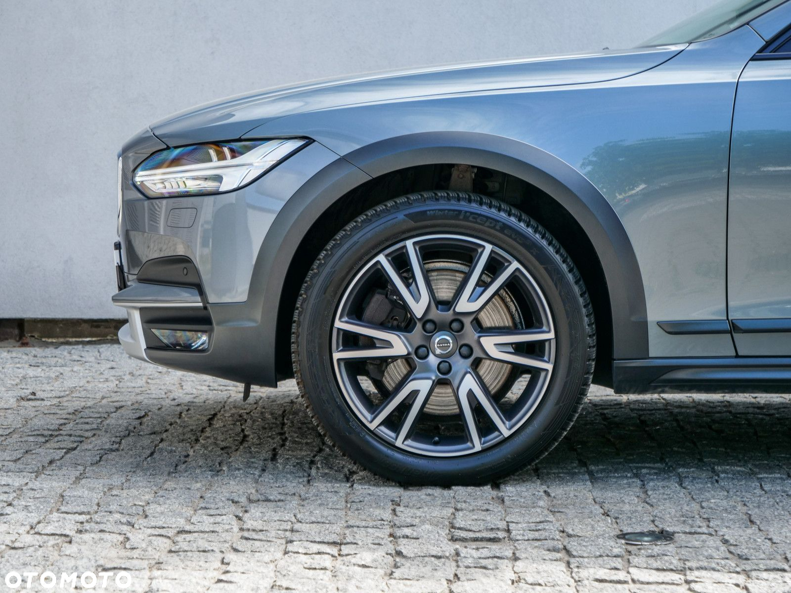 Volvo V90 Cross Country - 11