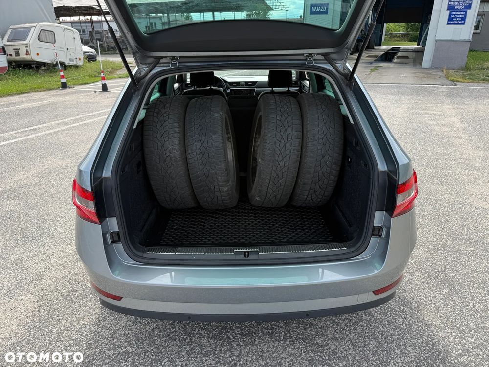Skoda Superb 2.0 TDI Premium Edition - 7