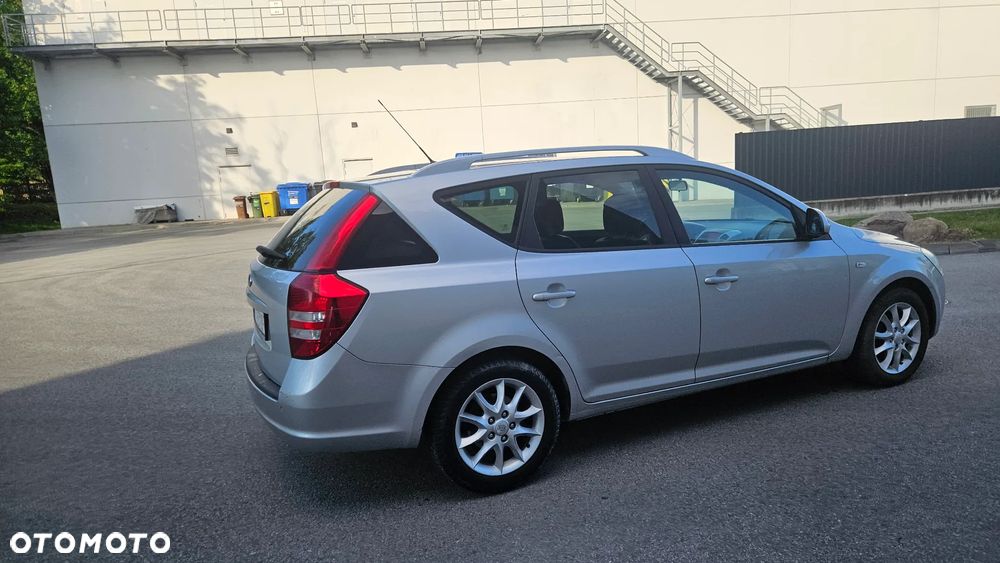 Kia Ceed - 13