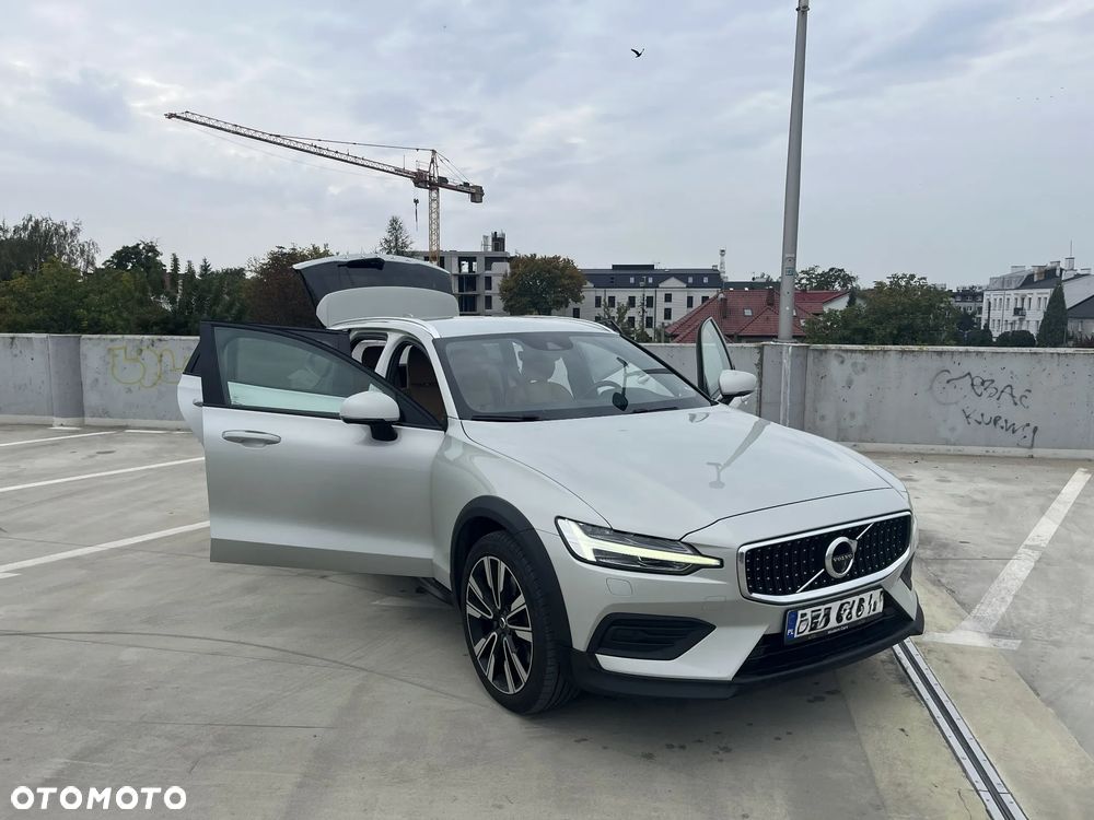Volvo V60 Cross Country 2019 photo 2
