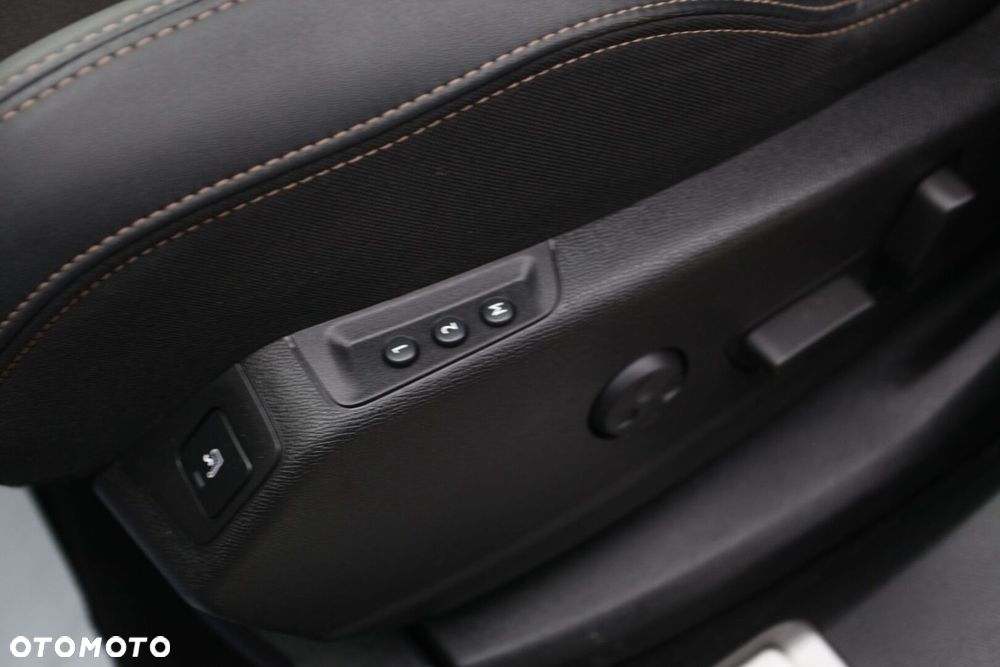 Peugeot 5008 1.2 PureTech mHEV GT S&S e-DCS6 - 11