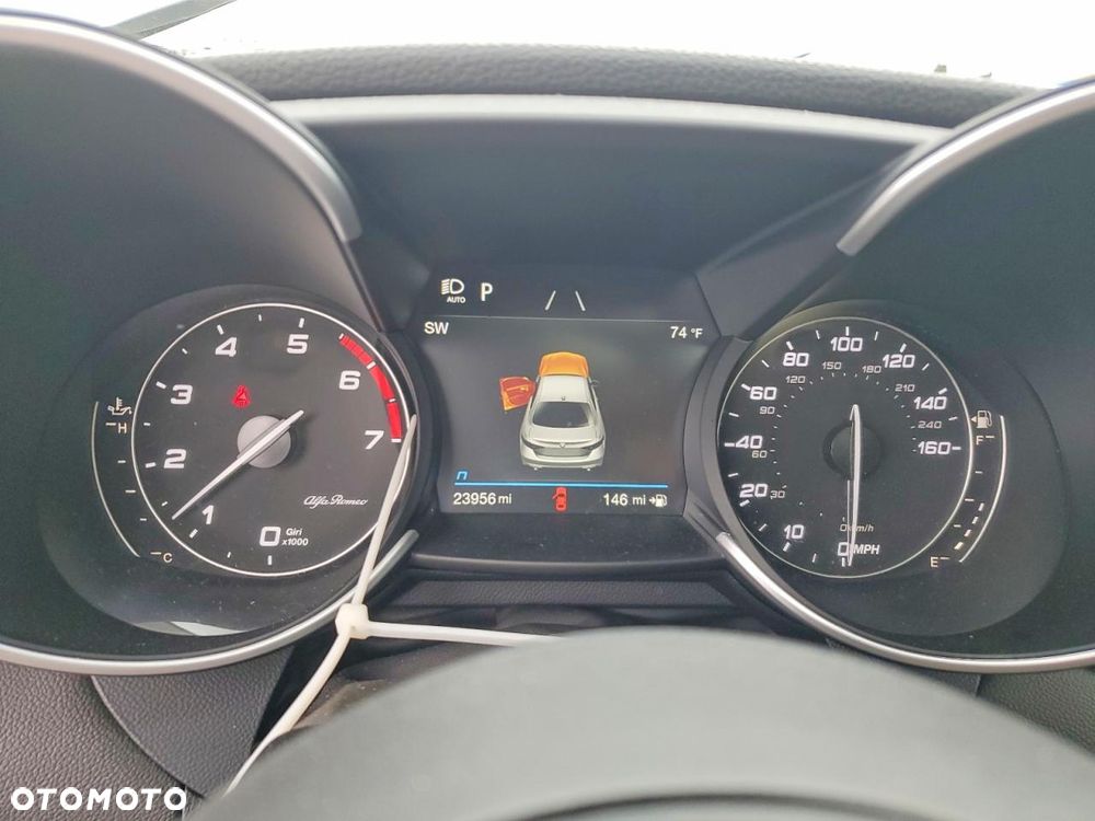 Alfa Romeo Giulia 2.0 Turbo TI Q4 - 11