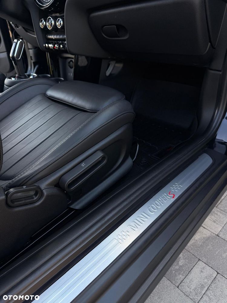 MINI Cooper S Sidewalk Trim - 25