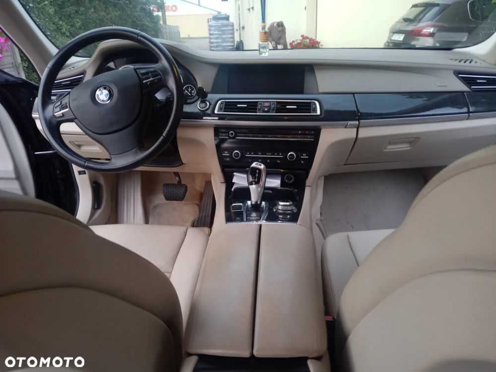 BMW Seria 7 730d L - 8