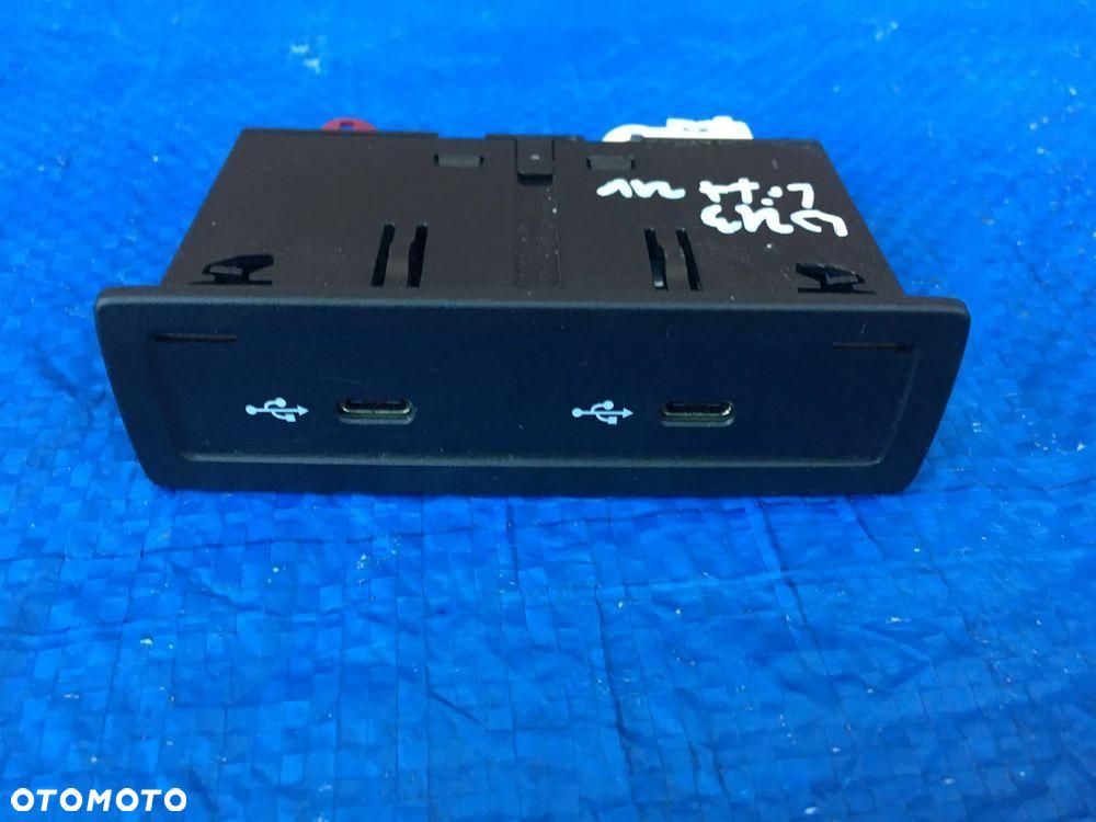Mercedes W213 Lift Port USB Gniazdo Wejście A2478204002 - 1