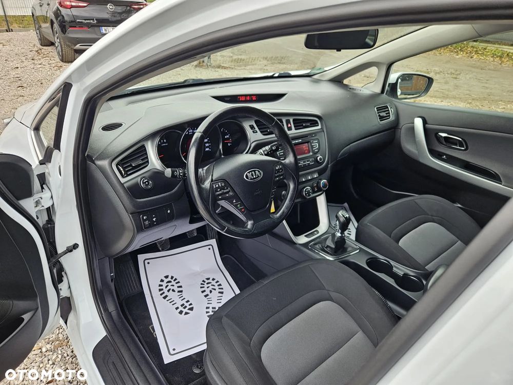 Kia Ceed 1.4 CVVT SW Dream Team Edition - 17