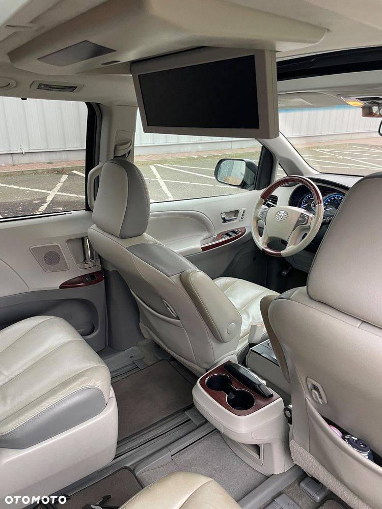 Toyota Sienna 3.5 XLE AWD - 25