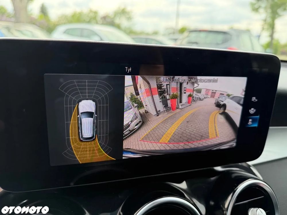 Mercedes-Benz GLC 300 e 4-Matic - 32